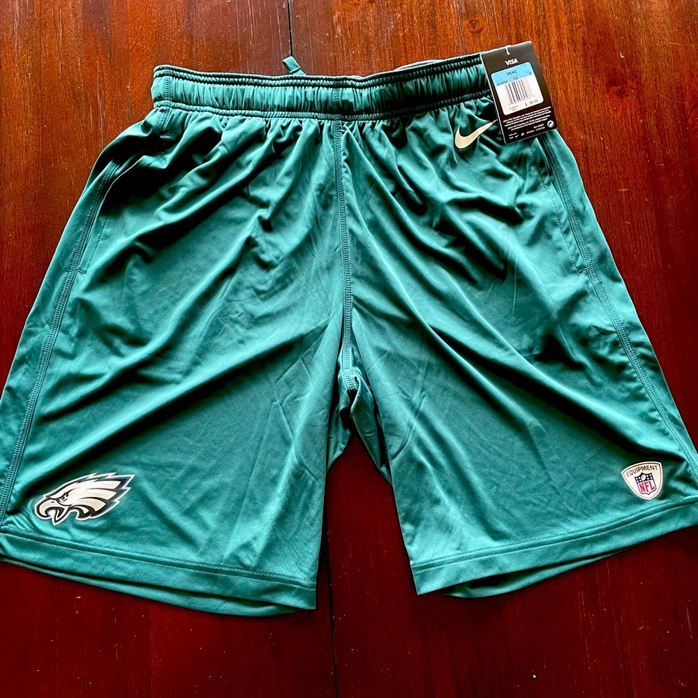 Nike Men’s athletic shorts Size M, NWT never worn